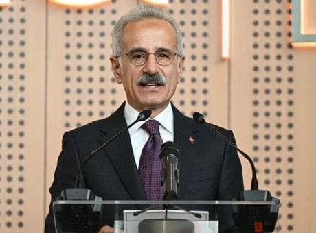 Bakan Uraloğlu: İstanbul’daki iki havalimanımız 78 ilin nüfusundan fazla yolcuyu ağırladı