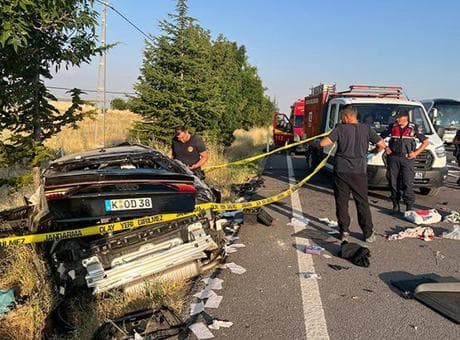 Acı yolculuk! Almanya'dan gelen ailenin otomobili takla attı: 3 ölü