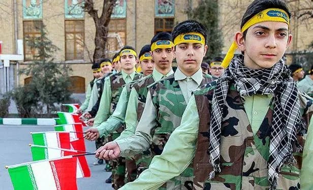 İran’da orduya gönüllü katılım yaşı 12'ye indirildi