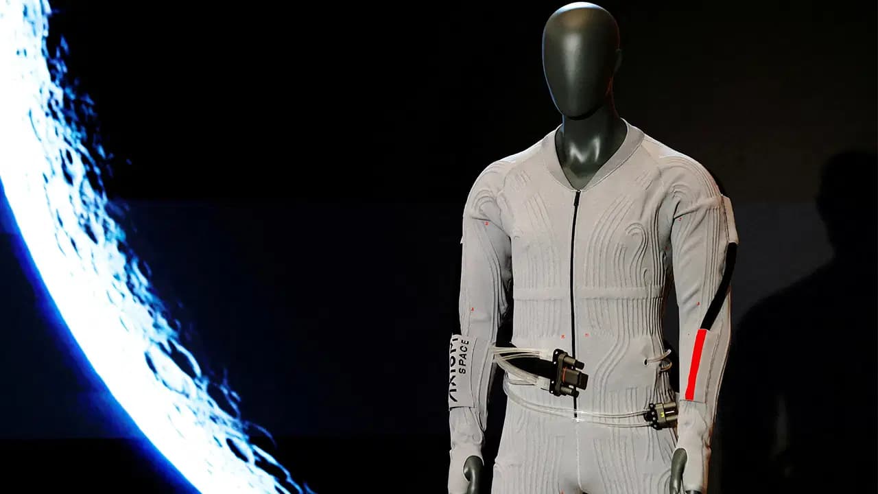 Lüks marka bu kez Ay yolcusu! Prada, NASA için tasarladığı yeni giysiyi duyurdu