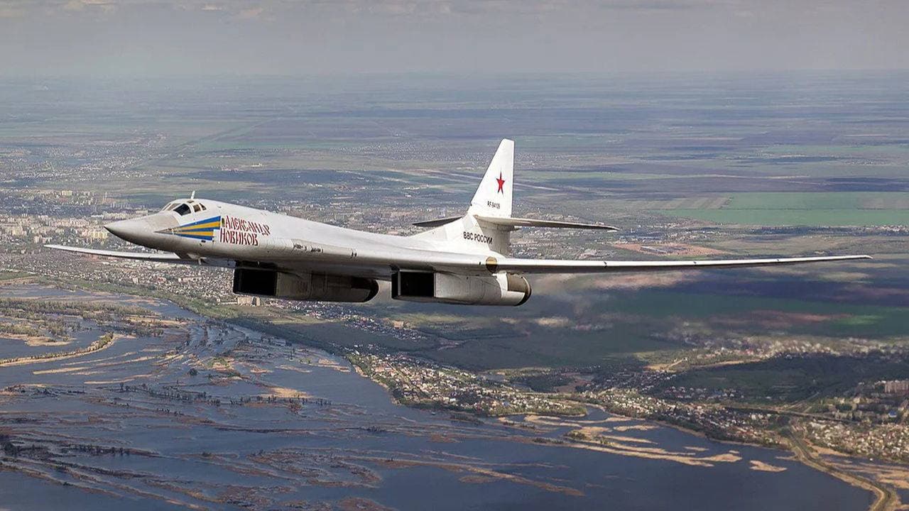 Rus bombardıman uçakları NATO sınırlarına yakın bölgede uçtu